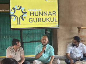 Aniruddha explaining about Hunnar Gurukul